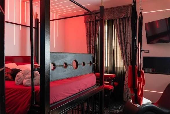 Crimson four-poster suite