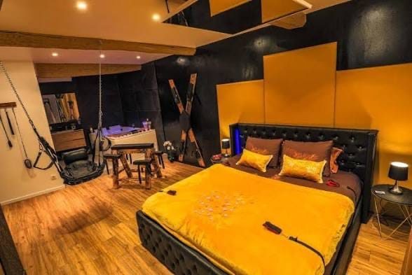 Gold and black suite with a St Andrew's cross