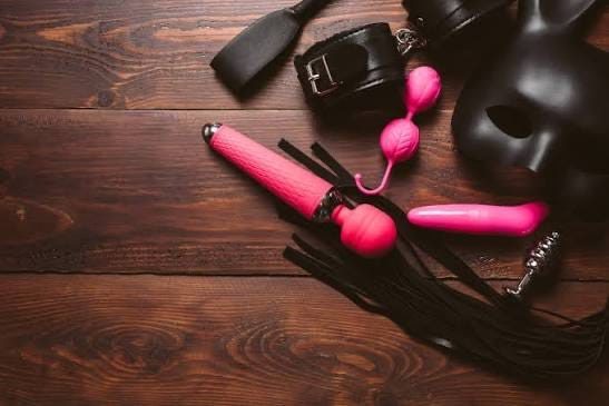 Flogger, cuffs and mask